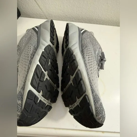 Brooks ghost 11 Men's Athletic Gray Sneakers - Picture 6 of 8